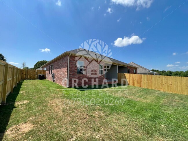 Building Photo - 580 Bradford Dr