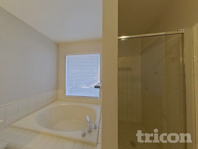 Building Photo - 1938 E Wagoner Rd