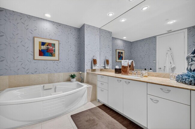 Building Photo - 1600 S Ocean Blvd