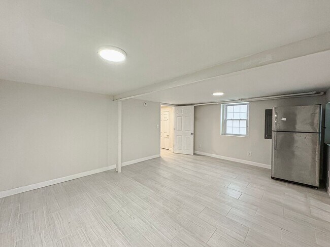 Building Photo - Stunning 4 Bed 3 Bath Tudor-style Brick Townhome In Desired Foxhall