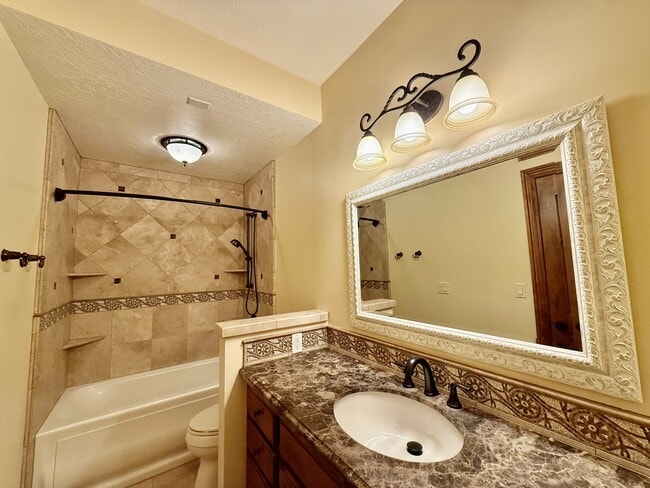 Building Photo - 6819 S Greenfield Way