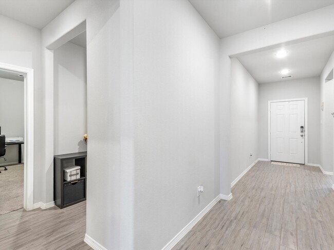 Building Photo - 10811 Violet Bloom Dr