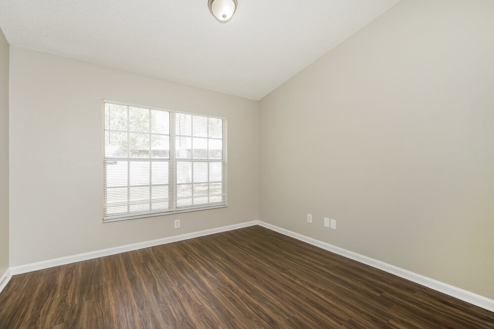 Building Photo - 646 Jaguar Ct