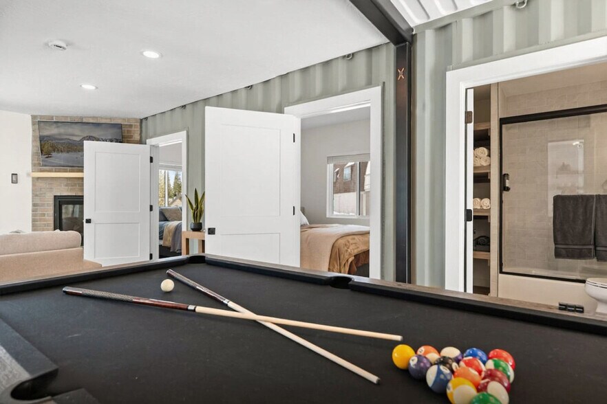 Building Photo - 220 Circle Dr