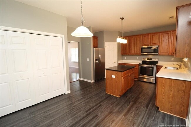 Building Photo - 10941 Pendragon Pl