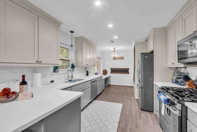 Building Photo - 5403 Carew St