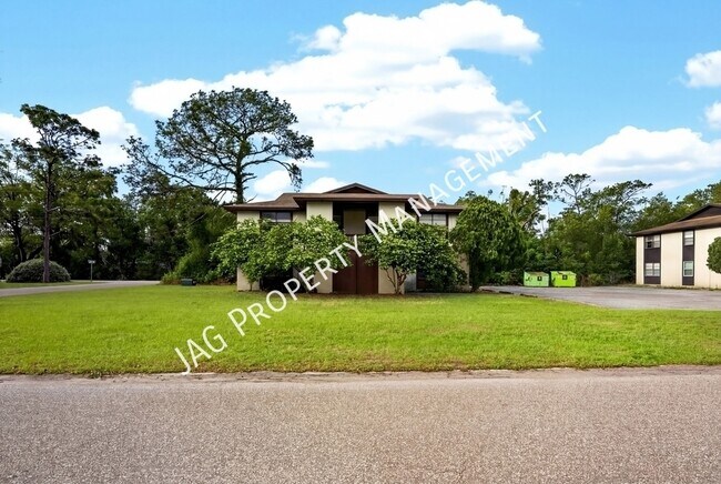 Building Photo - 482 Bentwood Ln