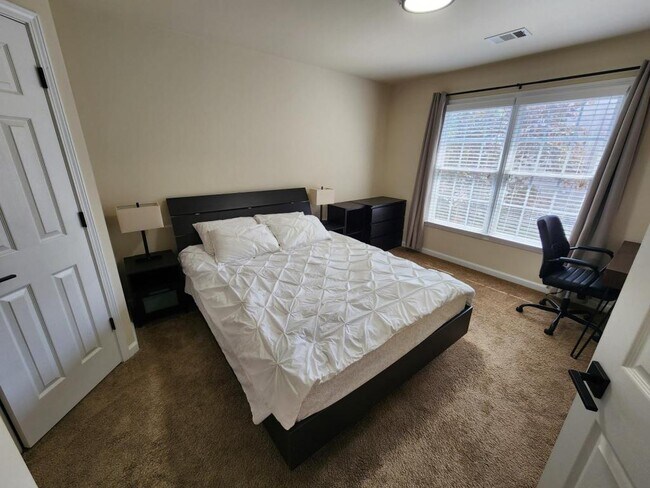 Building Photo - 1836 Rue De Montreal