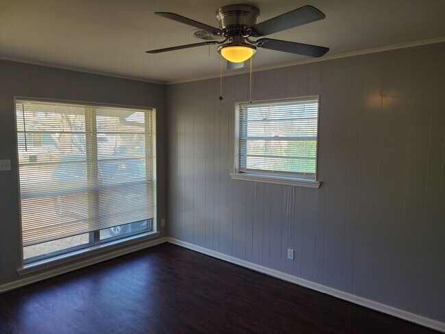 Building Photo - QUESTIONS PLEASE CONTACT LANCE GARNER 501-912-6020