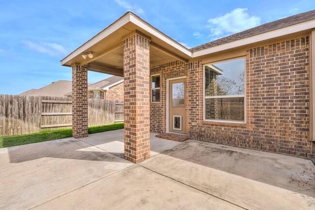 Building Photo - 6723 Barrington Crk Trce