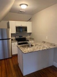 Building Photo - 94 Oakland Ave