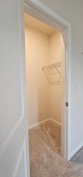 Building Photo - 904 Kinsey Aly