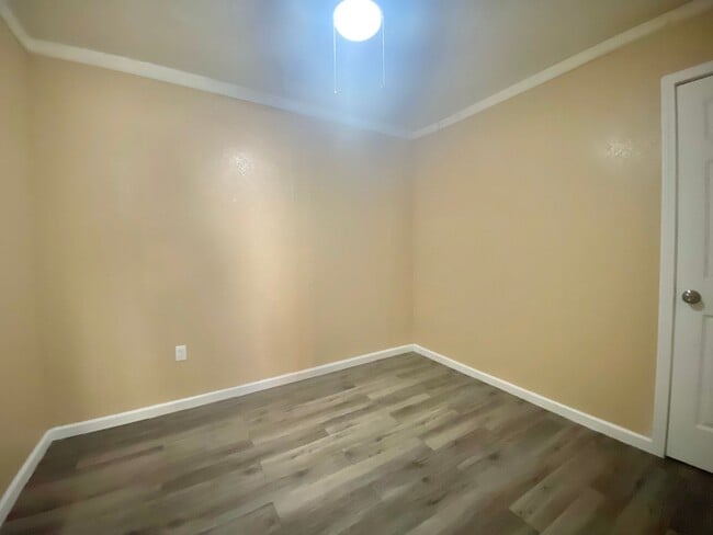 Building Photo - 4 Bed 2 Bath Home Now Available!