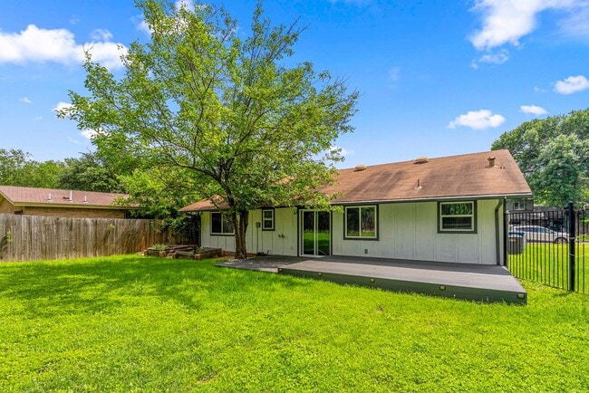 Building Photo - Beautiful 3 bedroom, 2 bathroom home in East Austin!!!