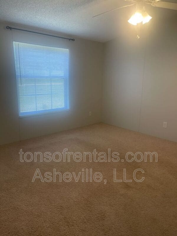 Building Photo - 205 Wormie Ln