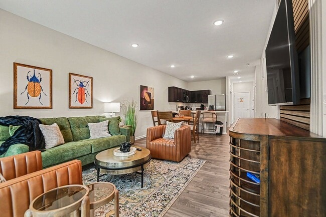 Building Photo - New Modern Duplex | 2 Bed, 2 Bath | Cincinnati