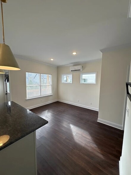 Building Photo - 5546 Stream Ln