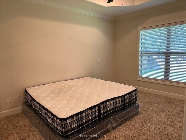 Building Photo - 15605 Long Creek Ln