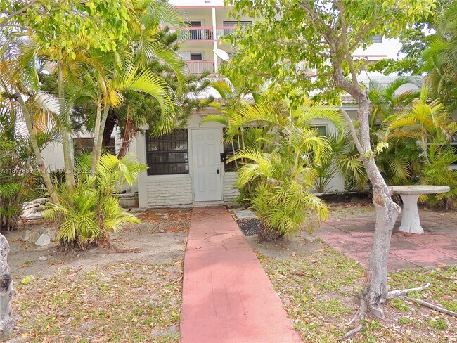 Building Photo - 2243 Calais Dr