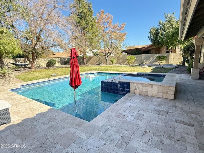 Building Photo - 902 W Sherri Dr