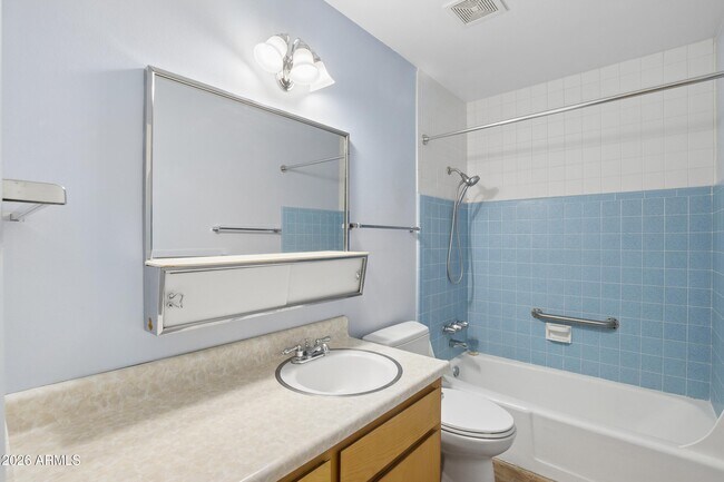 Building Photo - 1014 E Balboa Cir