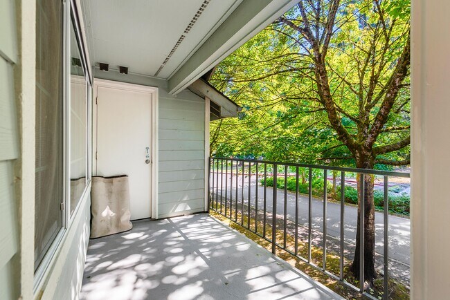 Building Photo - 755 5th Ave NW