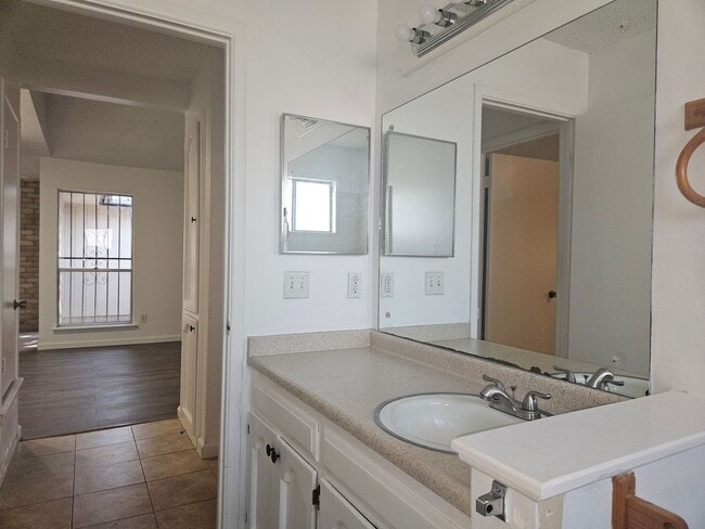 Building Photo - 6823 Grass Valley Dr