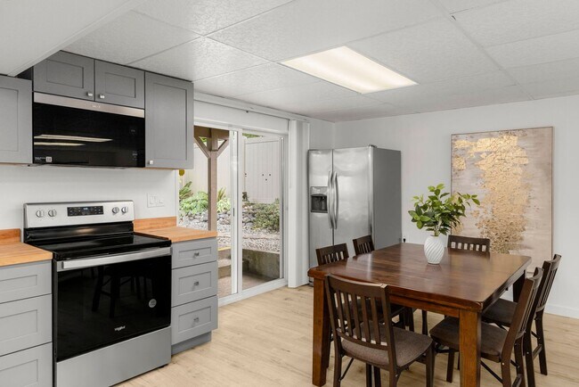 Building Photo - 5bd/3.5ba Bellevue Home