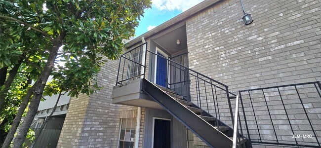 Building Photo - 9700 Leawood Blvd