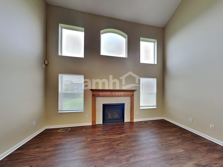 Building Photo - 10136 Corona Ln