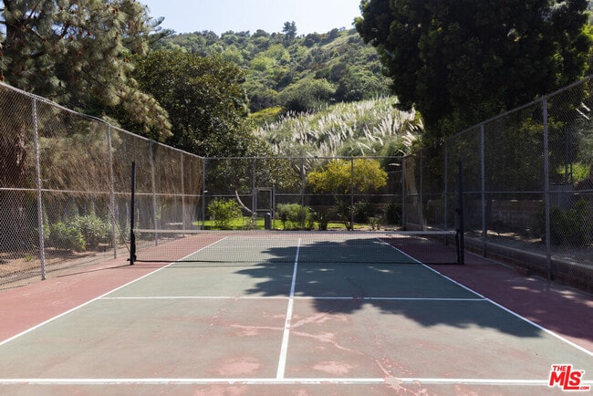 Building Photo - 6708 Hillpark Dr