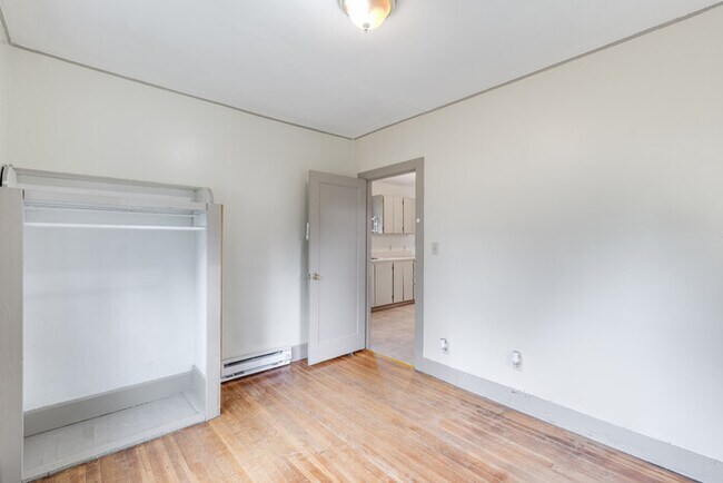Building Photo - TWO BEDROOM HOUSE IN KELSO