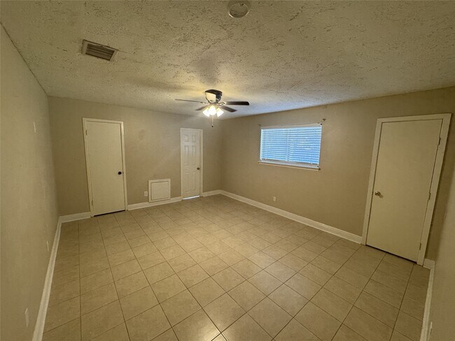 Building Photo - 3214 Long Shadows St