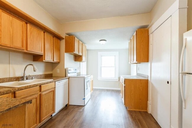 Building Photo - 709 Pleasant View Dr