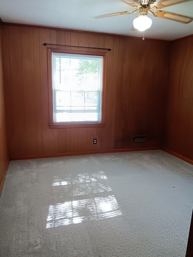 Building Photo - Charming 3BR House in Louisville