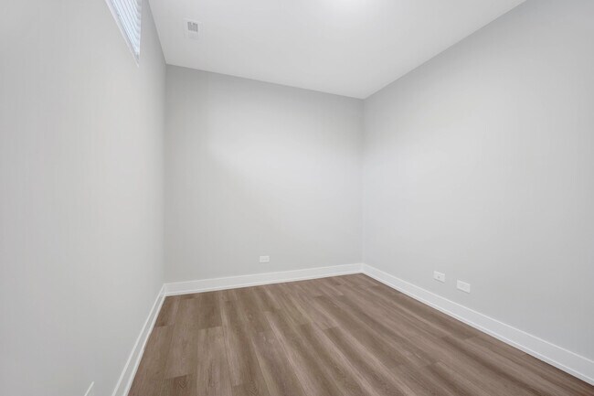 Building Photo - 2142 S Fairfield Ave