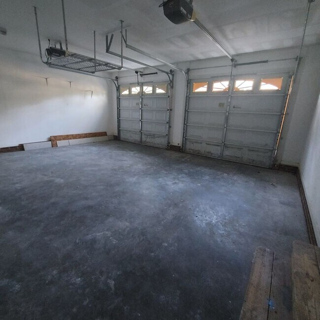 Building Photo - 1230 Briardale Rd