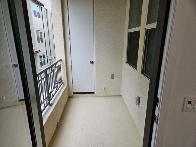 Building Photo - 1200 Lasso Way