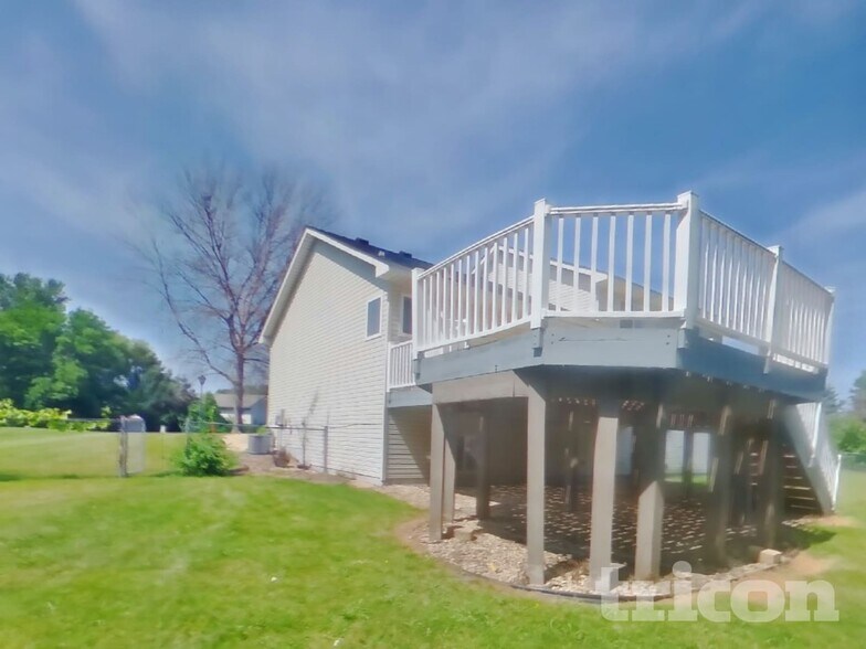 Building Photo - 2739 Zumbrota Cir NE