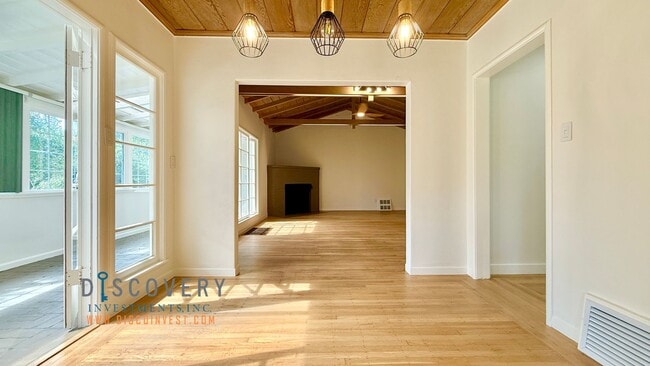 Building Photo - Elegant Modern Montclair Retreat Designed ...