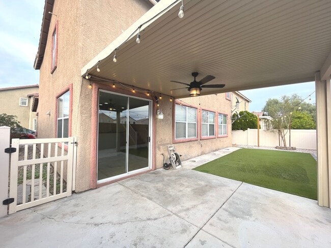 Building Photo - 1847 sq ft, 2 story, 4 Bedroom, 2 1/2 bath, 2 Car Garage home in the Vibrant city of Las Vegas.