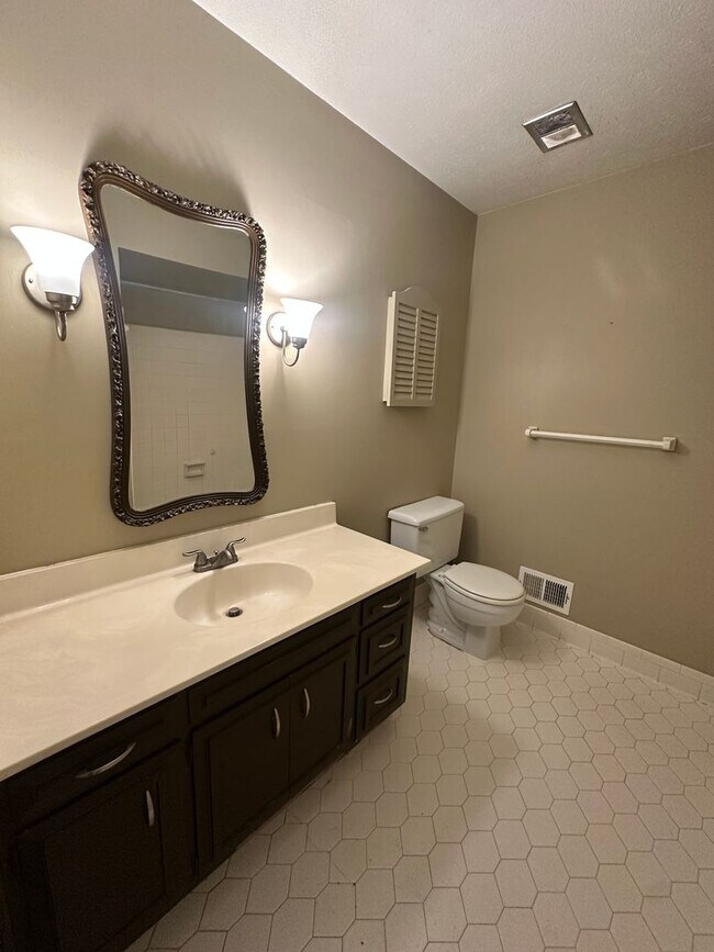 Building Photo - 3BR/3BA Home for Rent in J-town with Two Gar Garage and Large Deck!