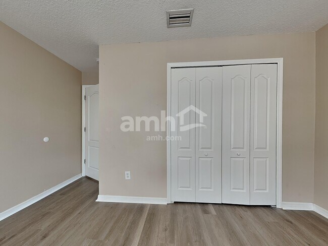 Building Photo - 15534 Lake Bella Vista Dr