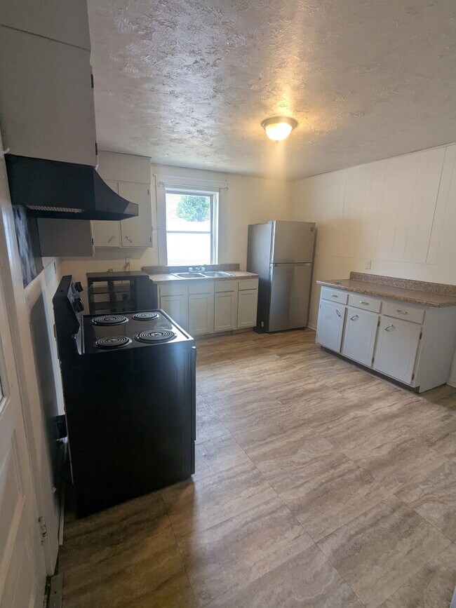 Building Photo - 816 Goldwire St SW