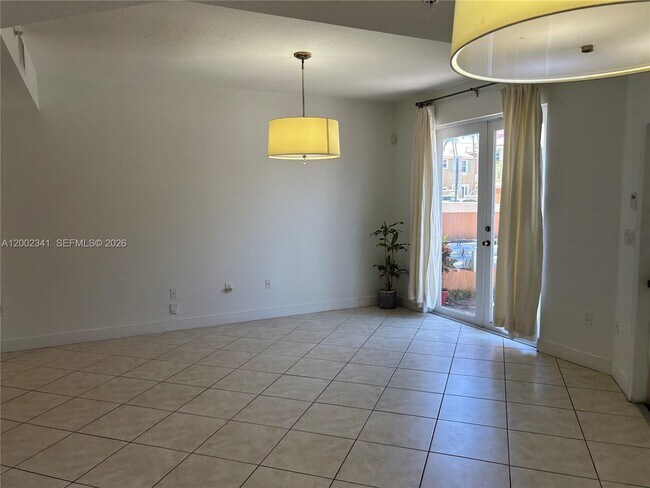 Building Photo - 915 SW 143rd Terrace