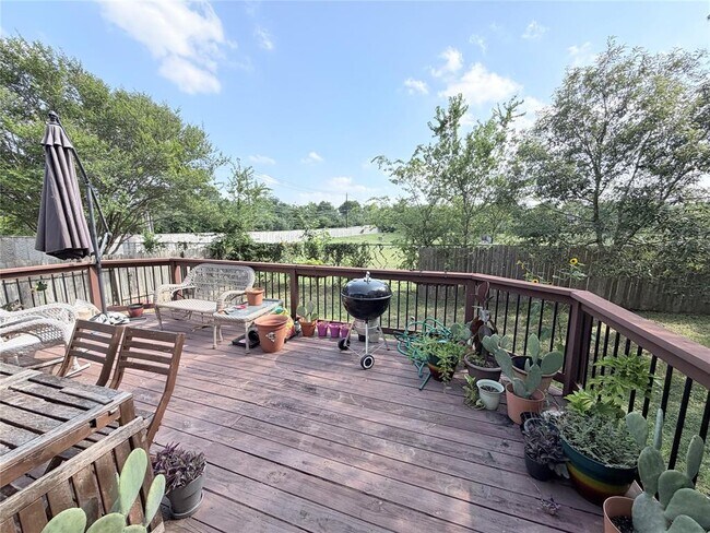 Building Photo - 2805 Feathercrest Dr