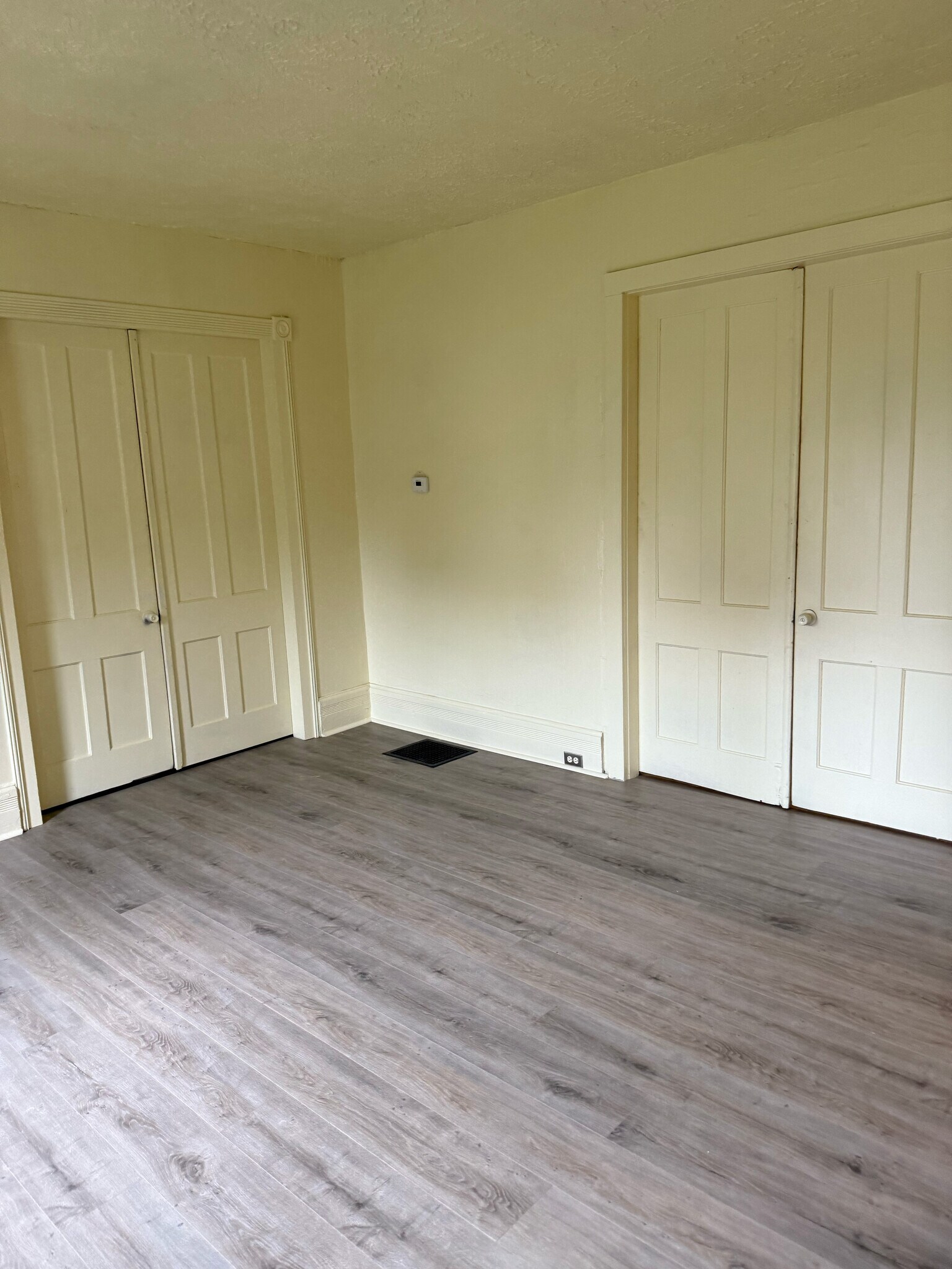 Building Photo - 102 S Balch St