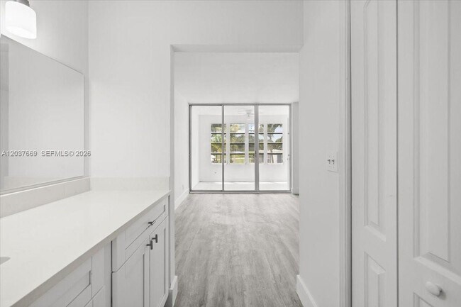 Building Photo - 9441 Evergreen Pl