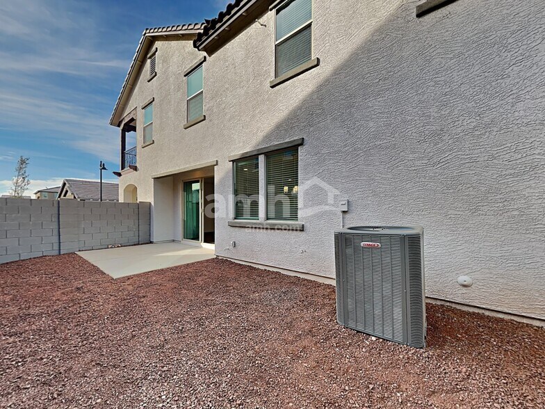 Building Photo - 831 S 150th Dr