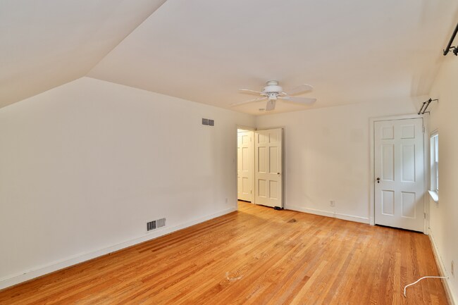 Building Photo - Spacious, Accessible Downtown Silver Spring Townhome!!.... Renovated Kitchen, Finished Basement, ...
